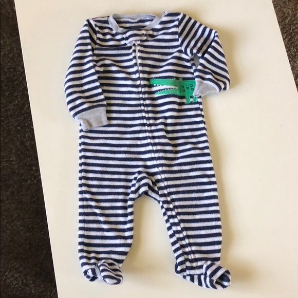 Bundle of 4 one piece pajamas Carter’s size 9 mon - Picture 4 of 5